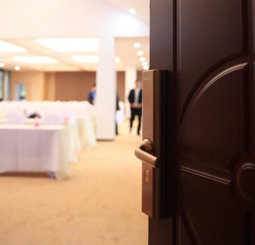 智能锁安装为什么需要专业师傅 师傅到了告诉你